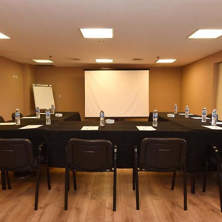 Howard Johnson Resort & Convention Center Ezeiza Exterior foto