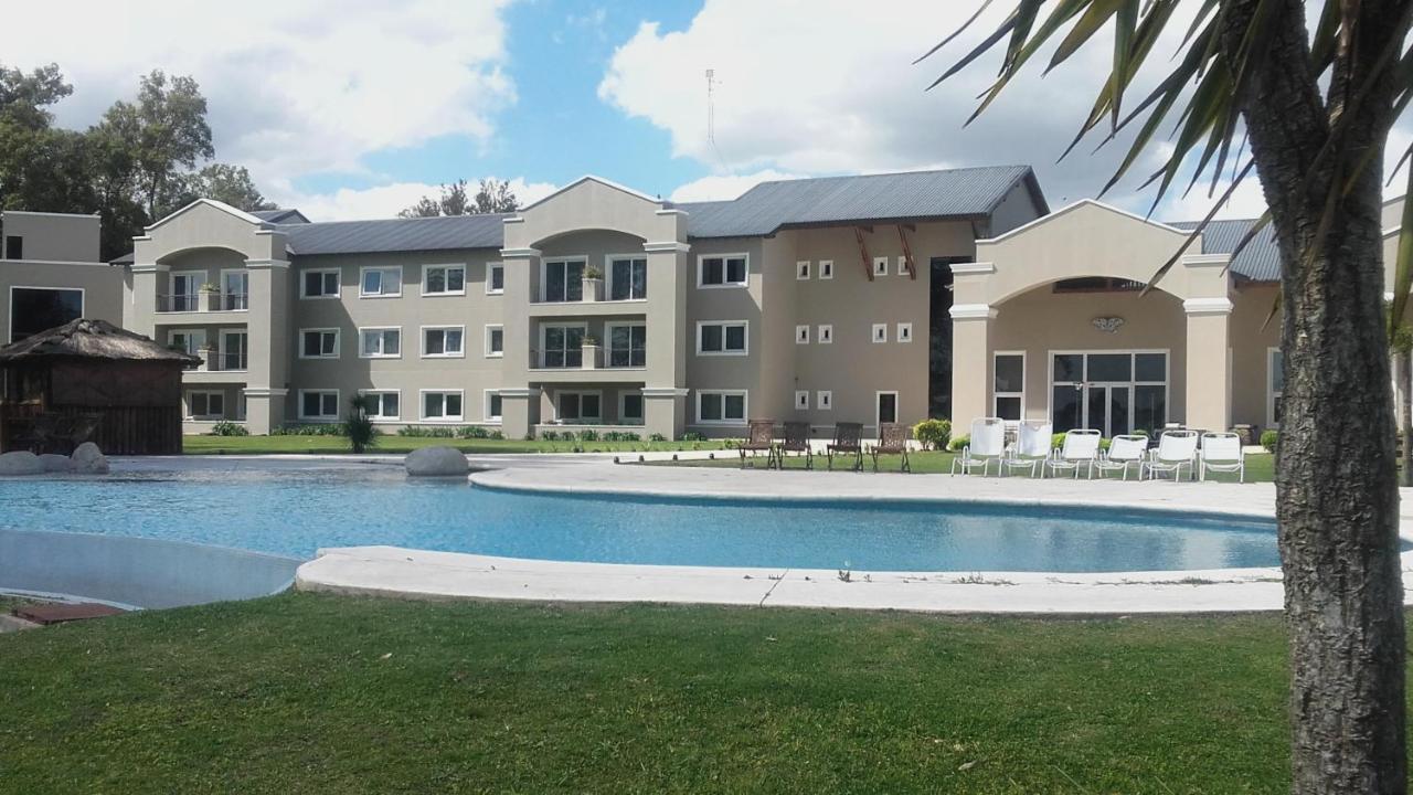 Howard Johnson Resort & Convention Center Ezeiza Exterior foto