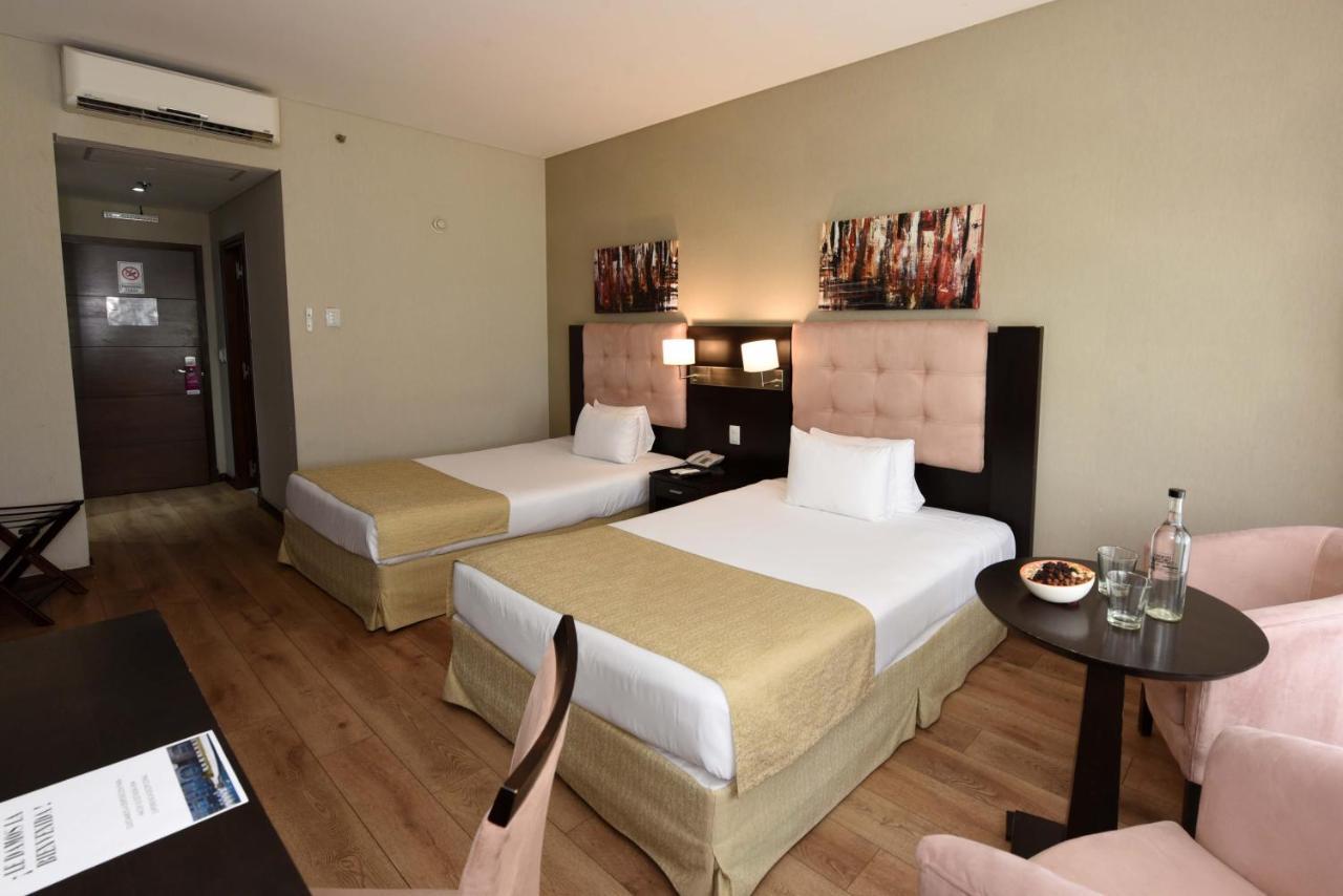 Howard Johnson Resort & Convention Center Ezeiza Exterior foto
