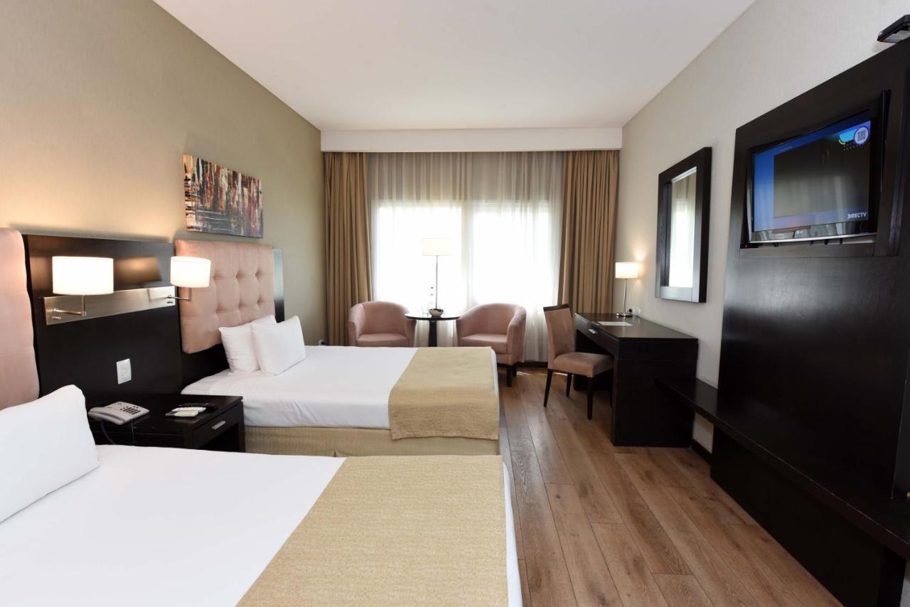 Howard Johnson Resort & Convention Center Ezeiza Exterior foto