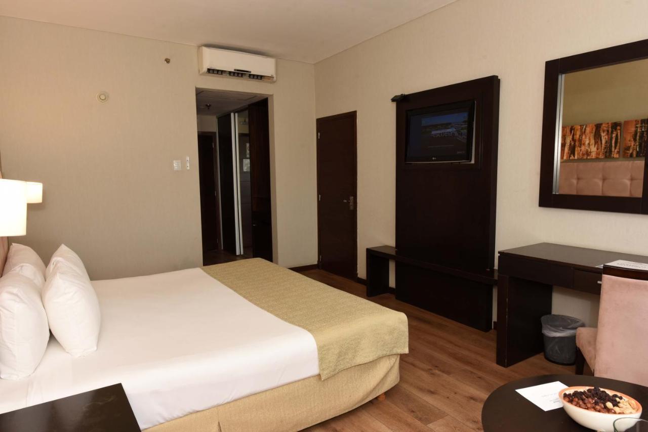 Howard Johnson Resort & Convention Center Ezeiza Exterior foto