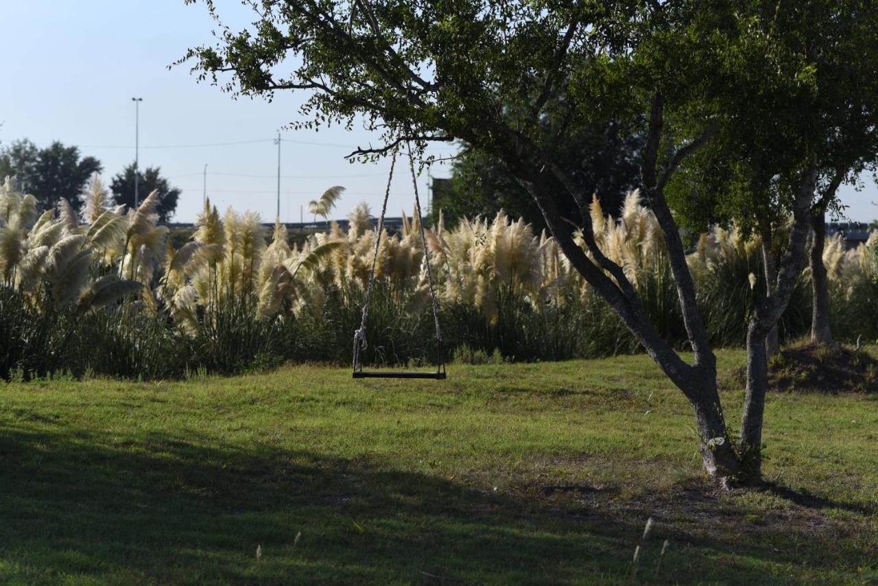 Howard Johnson Resort & Convention Center Ezeiza Exterior foto