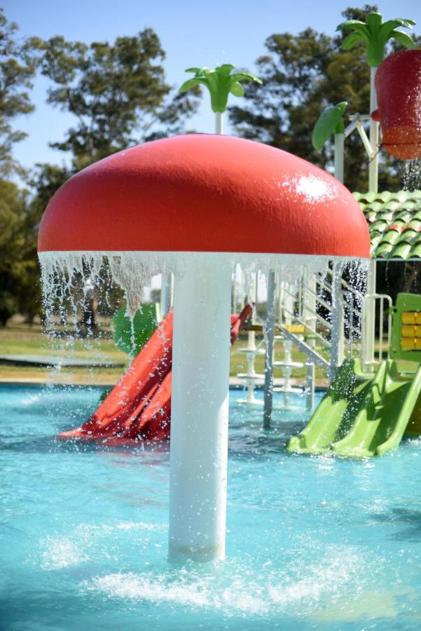 Howard Johnson Resort & Convention Center Ezeiza Exterior foto