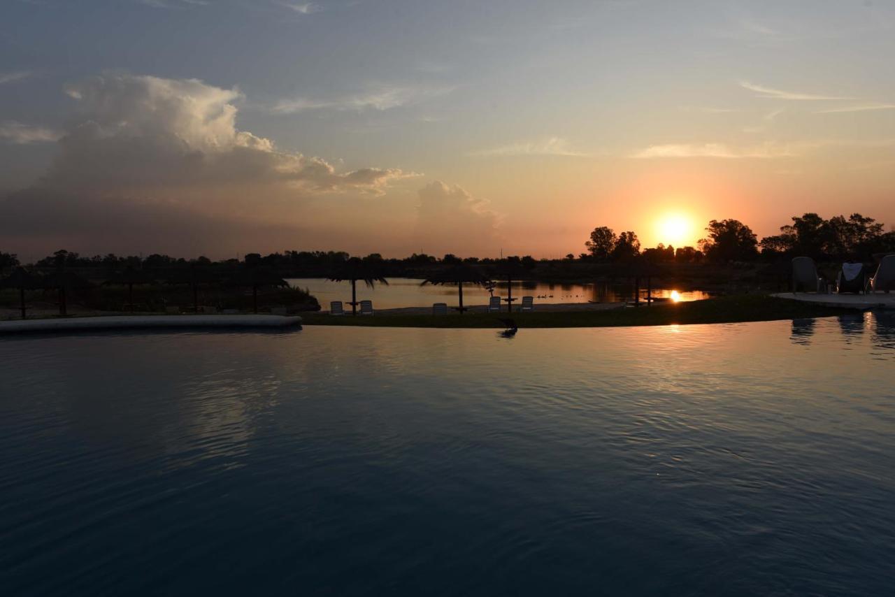 Howard Johnson Resort & Convention Center Ezeiza Exterior foto