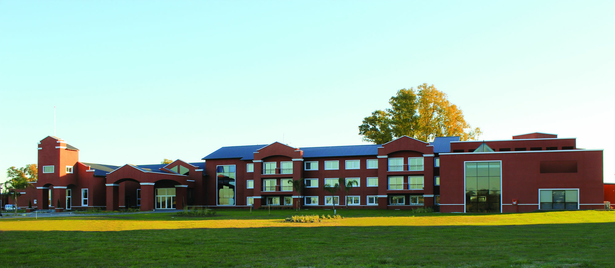 Howard Johnson Resort & Convention Center Ezeiza Exterior foto