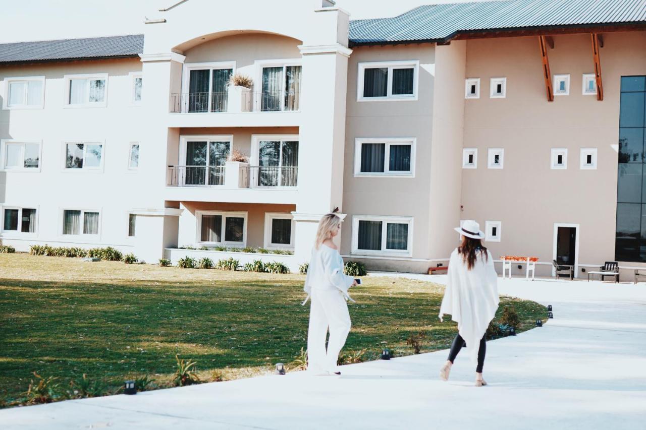 Howard Johnson Resort & Convention Center Ezeiza Exterior foto